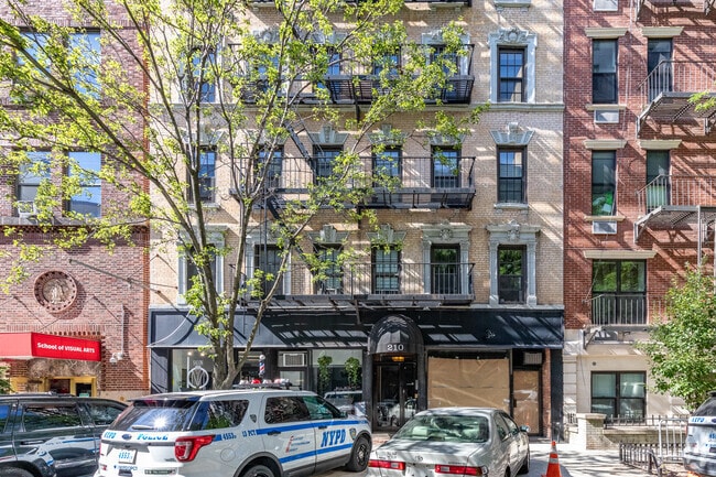 Building Photo - 210 E 21st St