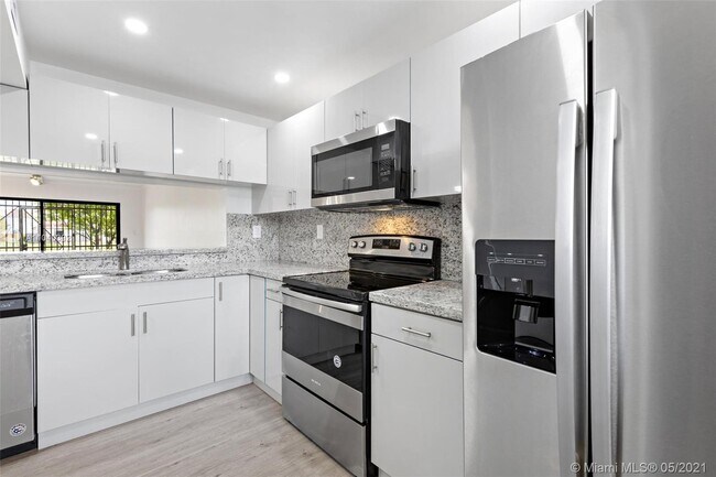 Foto del edificio - 10145 NW 9th St Cir