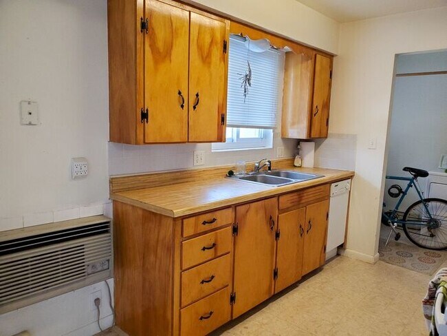 Building Photo - 1104 Ponderosa Dr