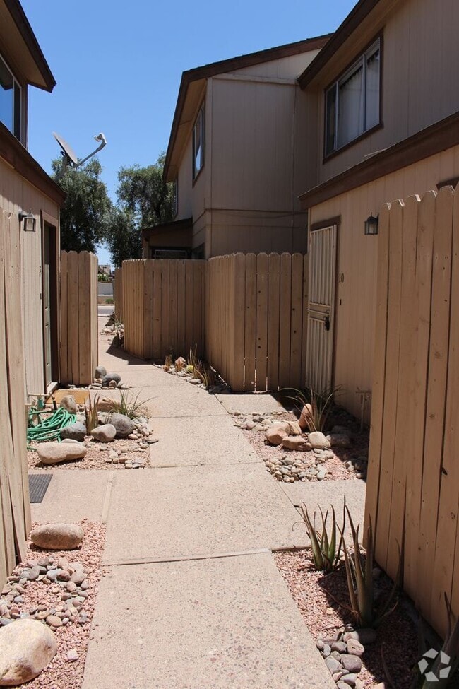 Building Photo - 7120 E Wilshire Dr