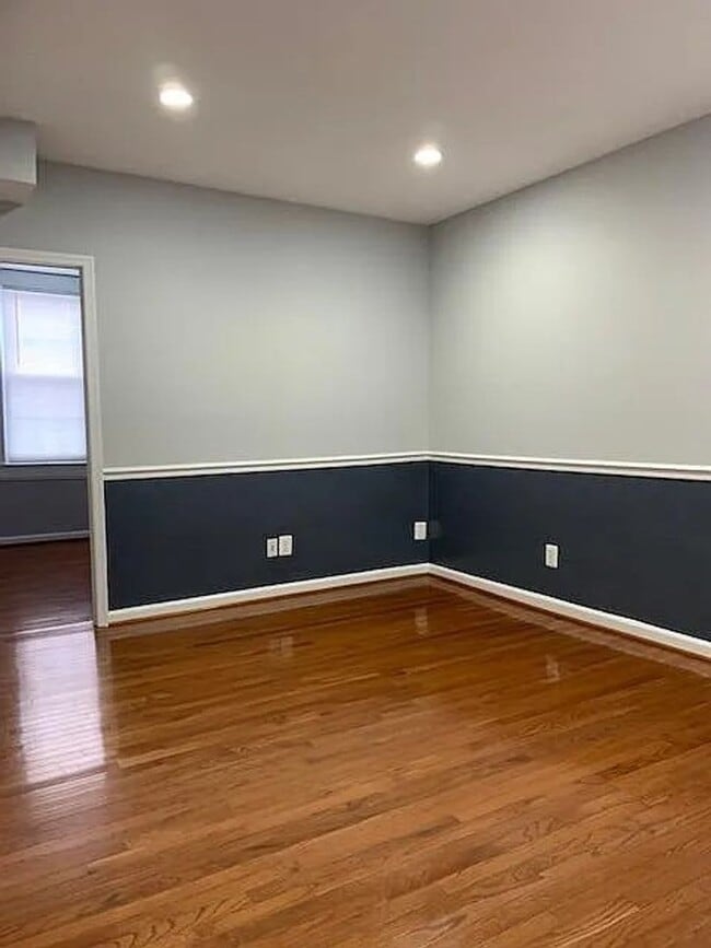 Building Photo - 640 11th St NE