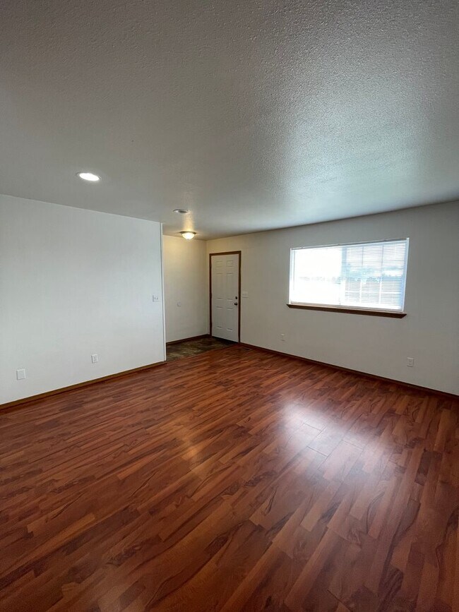 Foto del edificio - 1308/1310 W Lakeside Dr