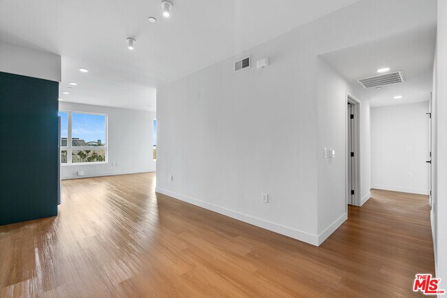 Building Photo - 10601 Washington Blvd
