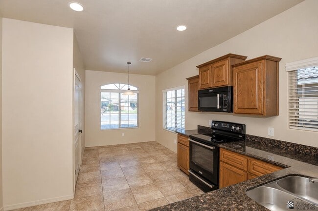 Building Photo - 2545 S 41st Ave