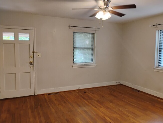 Foto del edificio - 1007 Rosehill Ave