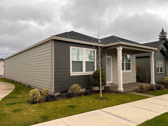 Building Photo - Stunning Two Bedroom House in Central Loca...