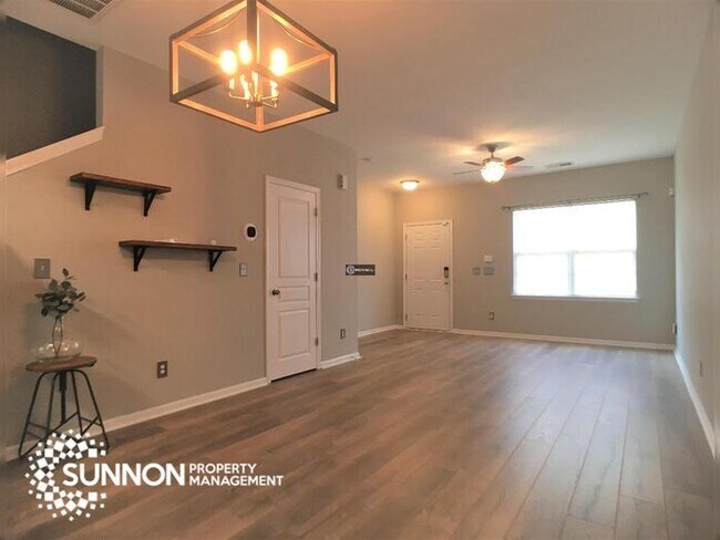 Foto del edificio - Updated 2 Bed, 2.5 Bath Townhome!