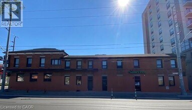 Building Photo - 161 Wellington St N