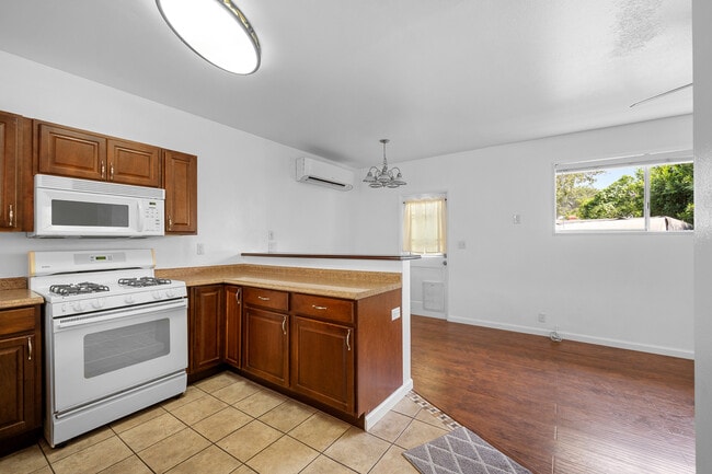 Foto del edificio - 10202 Mount Gleason Ave