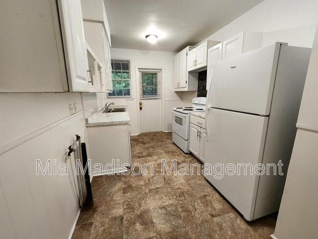 Building Photo - 113 Hibiscus Ave