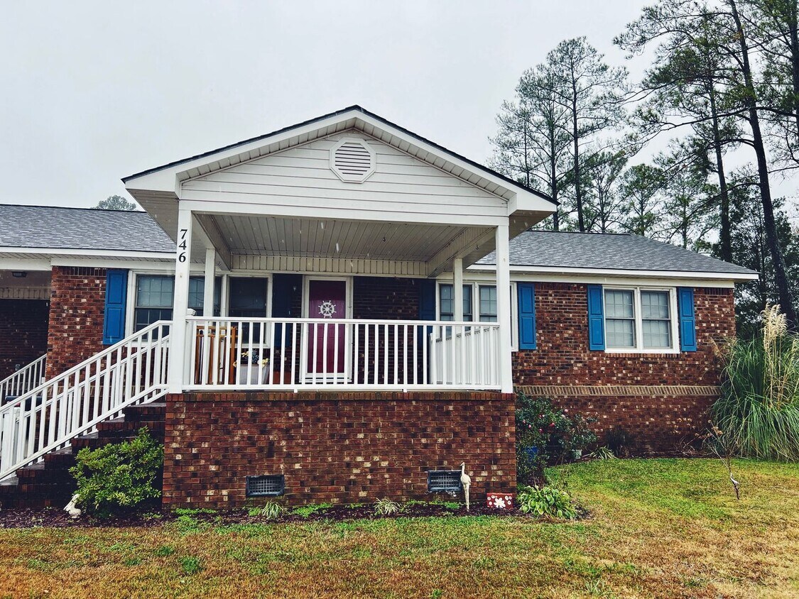 Foto principal - 3 Bed 1.5 Bath House in Belhaven