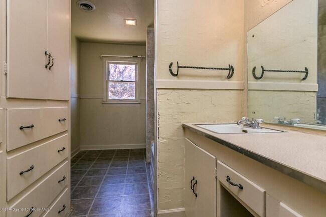 Foto del edificio - 118 N Goliad St