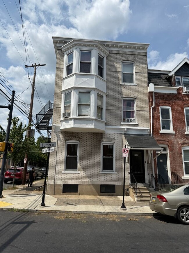 Building Photo - 1149 W Turner St