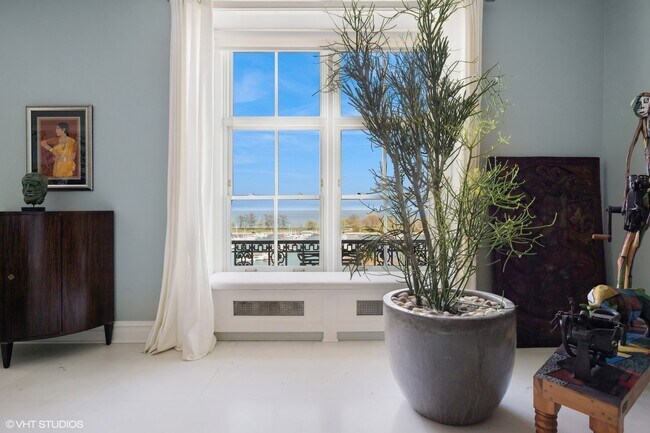 Foto del edificio - 3400 N Lake Shore Dr