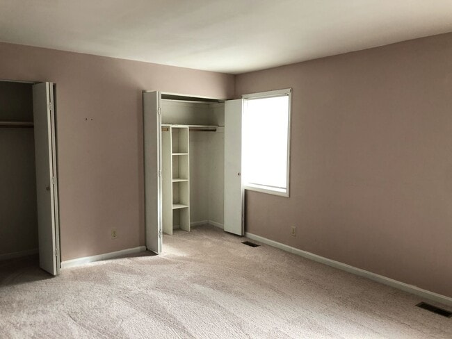 Building Photo - Stafford End Unit Townhouse