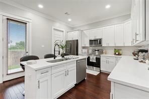 Foto del edificio - 8541 Victory Dr