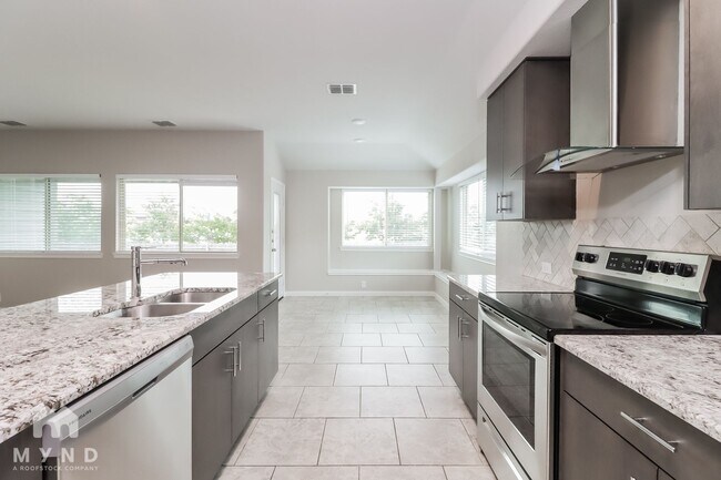 Foto del edificio - 12325 Treeline Dr