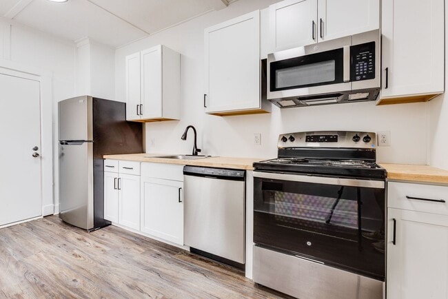 Foto del edificio - 240 Hazelwood Ave