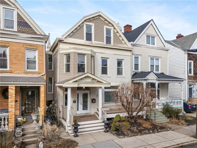 Luxurious 5-Bedroom Rental in the Heart of... - Luxurious 5-Bedroom Rental in the Heart of... House