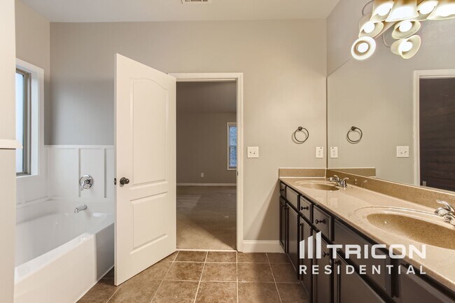 Building Photo - 2974 Olivine Dr SE