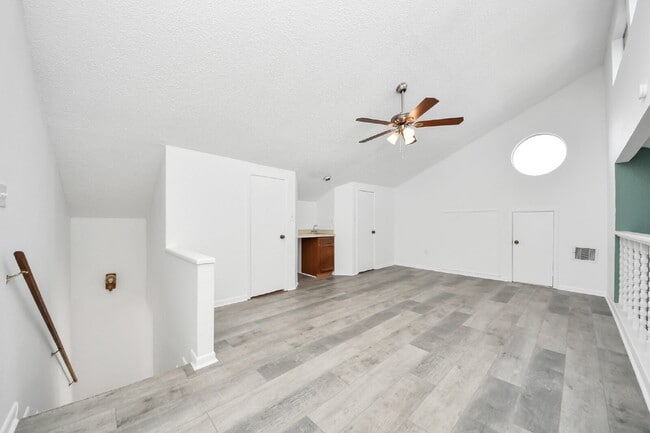 Building Photo - Waterfront Rental