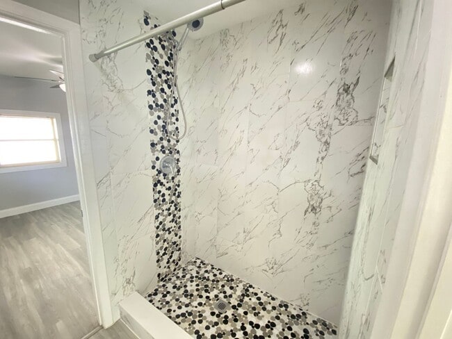 Foto del edificio - 241 E Church Ave