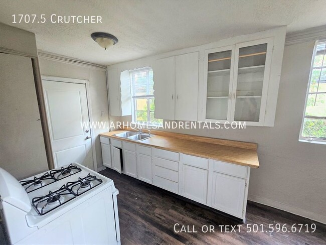 Building Photo - 1707.5 Crutcher St