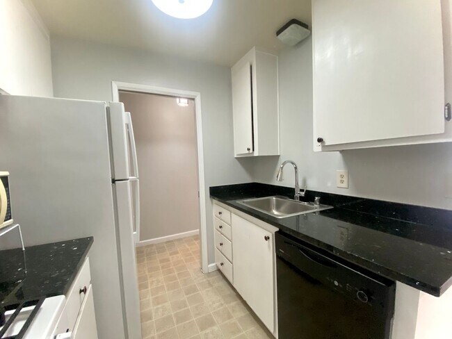 Foto del edificio - Cozy 1-bedroom Condo for Rent- Parkmont!