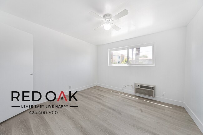 Foto del edificio - 7350 Hazeltine Ave