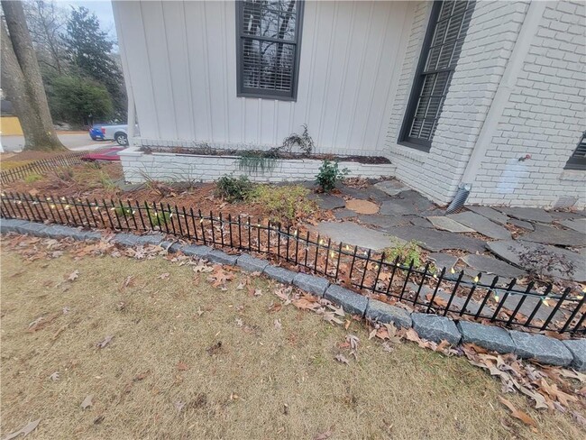 Building Photo - 581 Hammond Dr