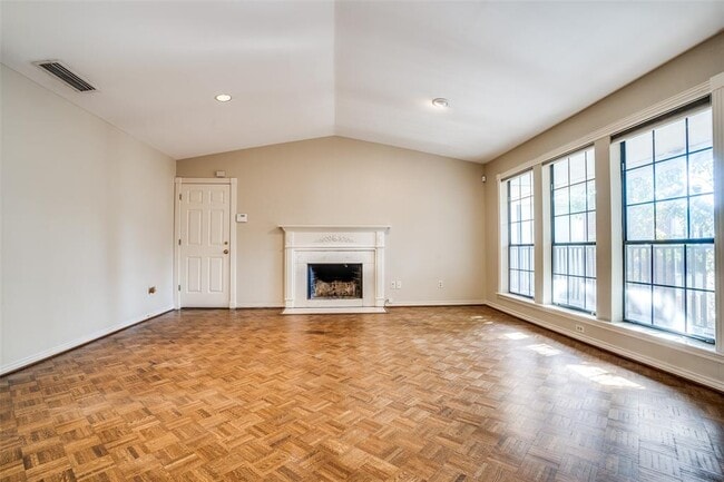 Building Photo - 6045 Hillcrest Ave