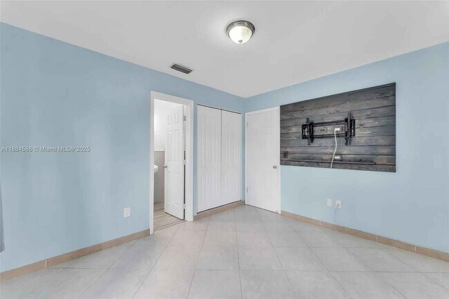Building Photo - 7557 Farragut St