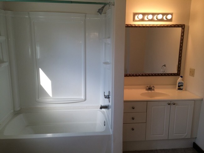 Foto del edificio - 2 bedroom 1 bathroom ranch style home