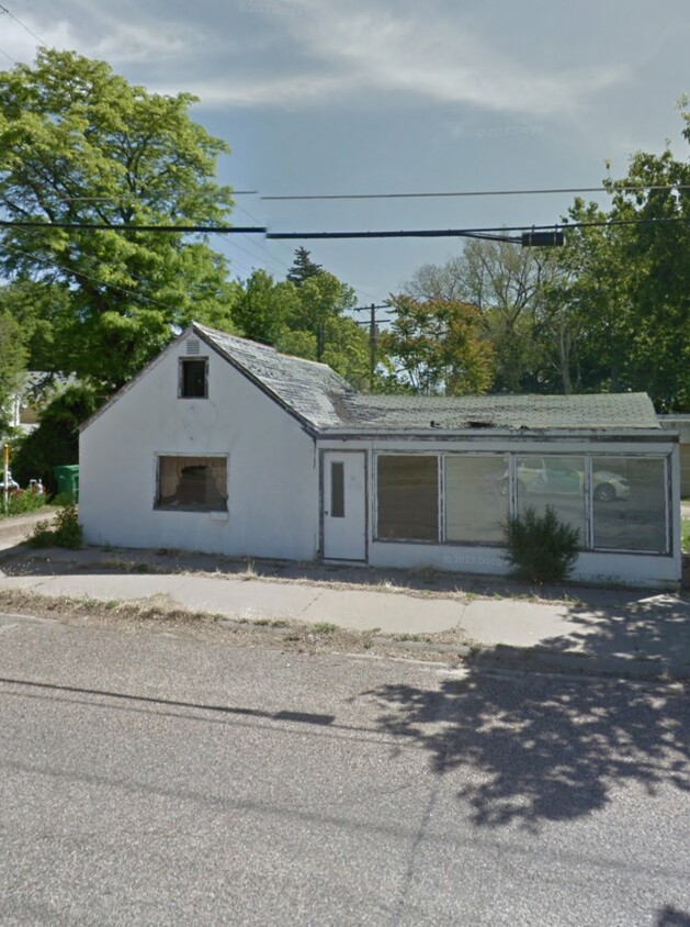 301 W C - 315 W 3rd St