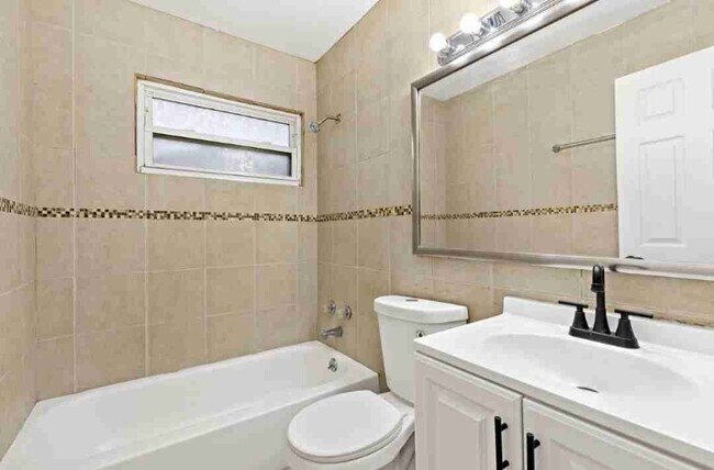 Foto del edificio - 583 Andover St