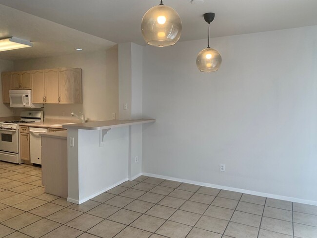 Building Photo - Beautiful 3 Bedroom Townhome in a Gated Co...