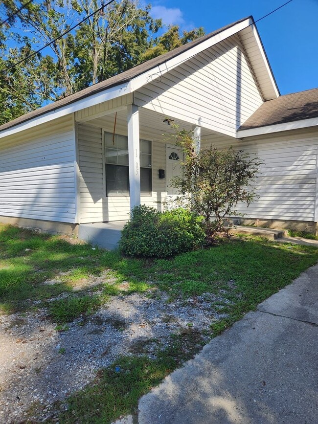Building Photo - 1105 N 40th St