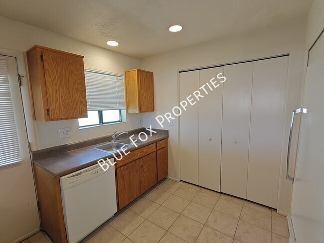 Foto del edificio - 3318 E Bellevue St
