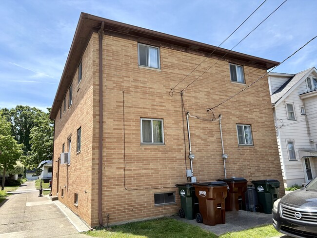 Building Photo - 2130 Tuxedo Ave