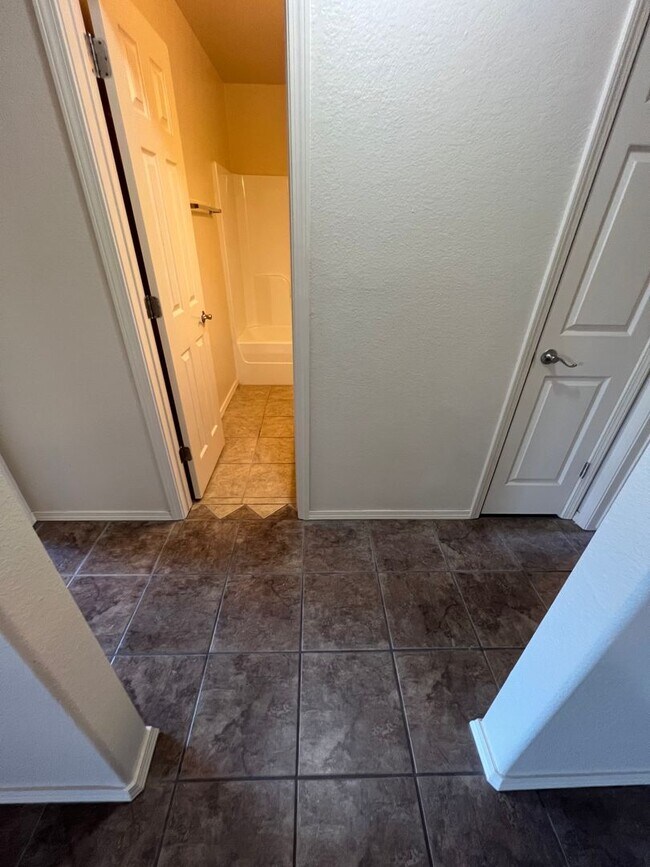 Building Photo - 3 Bed 2 Bath Total Electric Home
