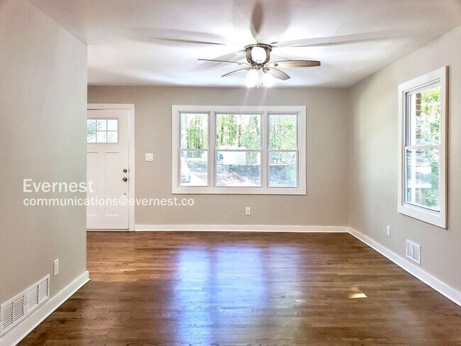 Foto del edificio - Updated 3 Bedroom Home in Mableton / Near ...