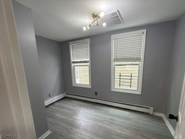 Foto del edificio - 280 S 6th St