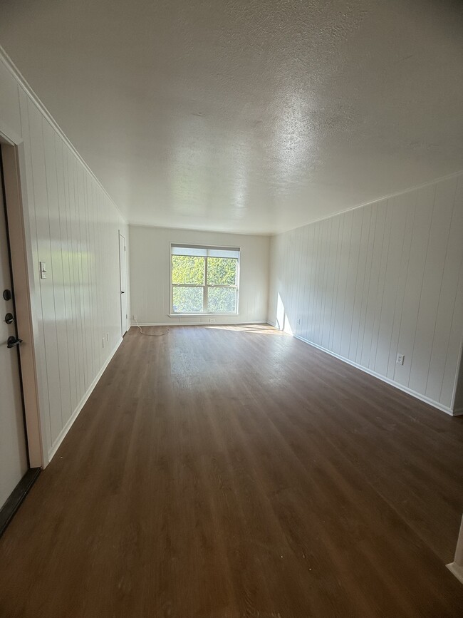 Building Photo - 1201 N Austin St