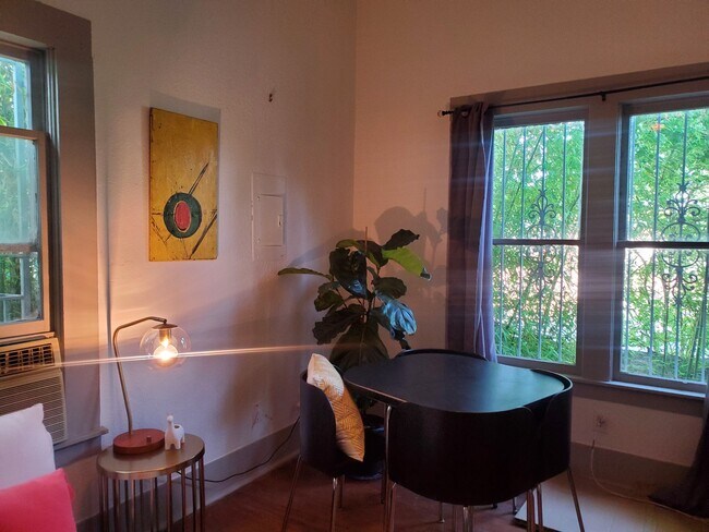 Foto del edificio - 215 Kings Ct