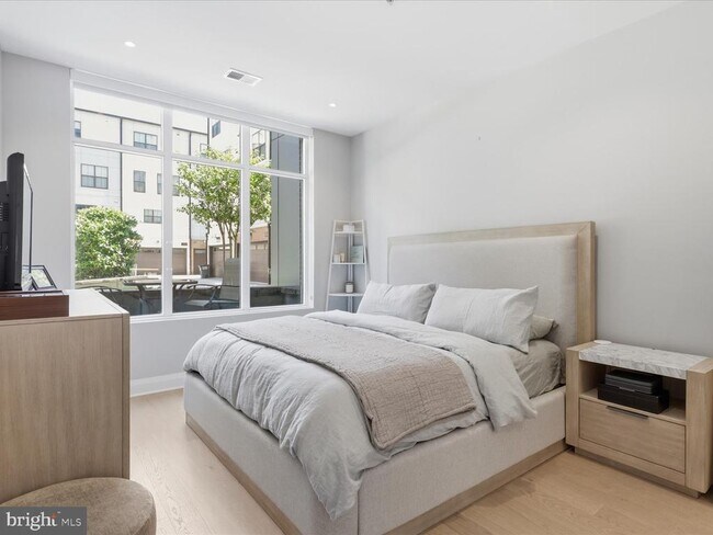 Foto del edificio - 925 N Fairfax St
