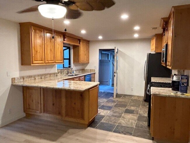 Building Photo - SDCE,RAMONA   3 br 2 ba house with SOLAR