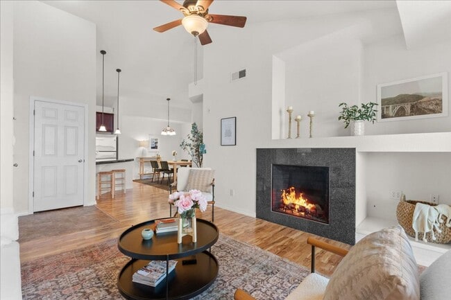 Building Photo - Beautiful 2 Bed 2 Bath Condo Near Rigden Farms!