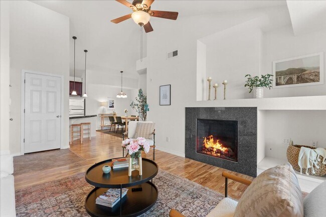 Foto del edificio - Beautiful 2 Bed 2 Bath Condo Near Rigden Farms!
