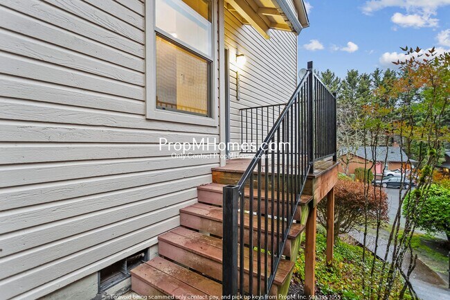 Foto del edificio - Charming Hillsdale/Multnomah Village Living with Parkside Convenience!