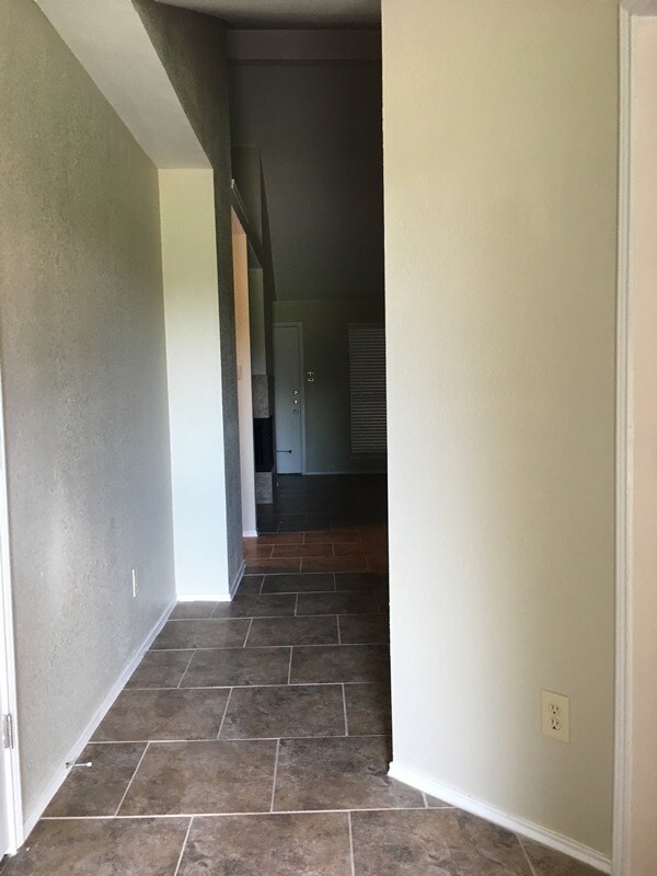 Building Photo - 920 Breckenridge Dr